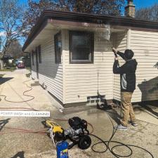 Vinyl-Siding-Restored-looks-brand-new 2